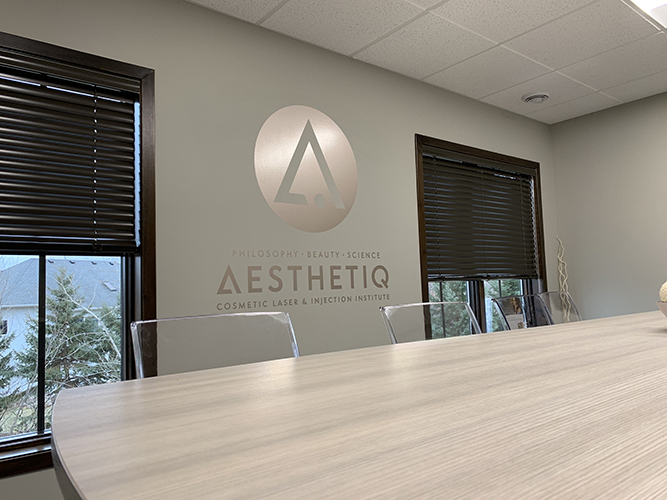 Aesthetiq - Wall Graphics Rose colored - Illuminated - Impression Signs and Graphics